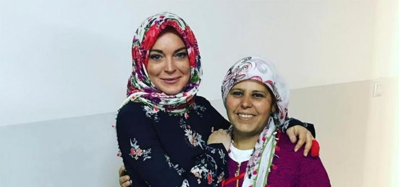 Lindsay Lohan’dan başörtülü yeni kreasyon
